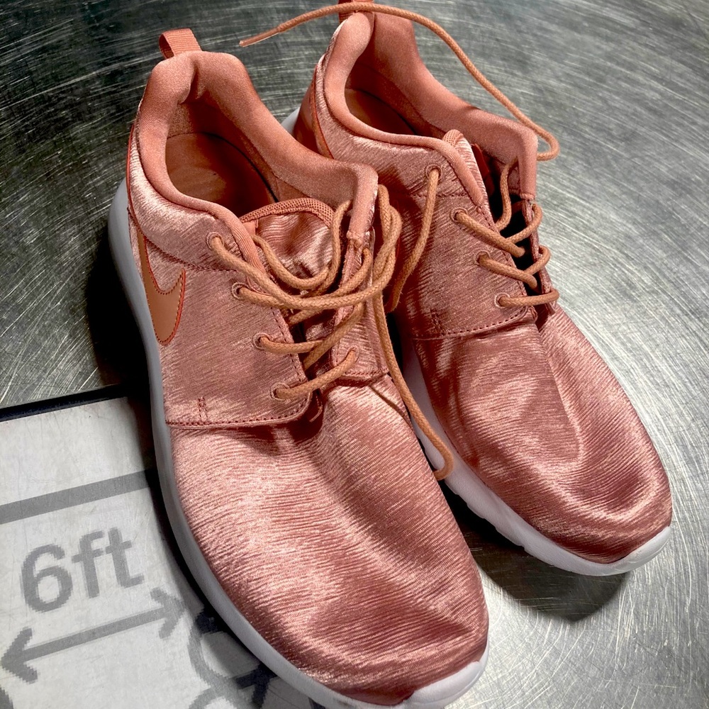 Nike Roshe size 9 gorgeous rose gold -one of few